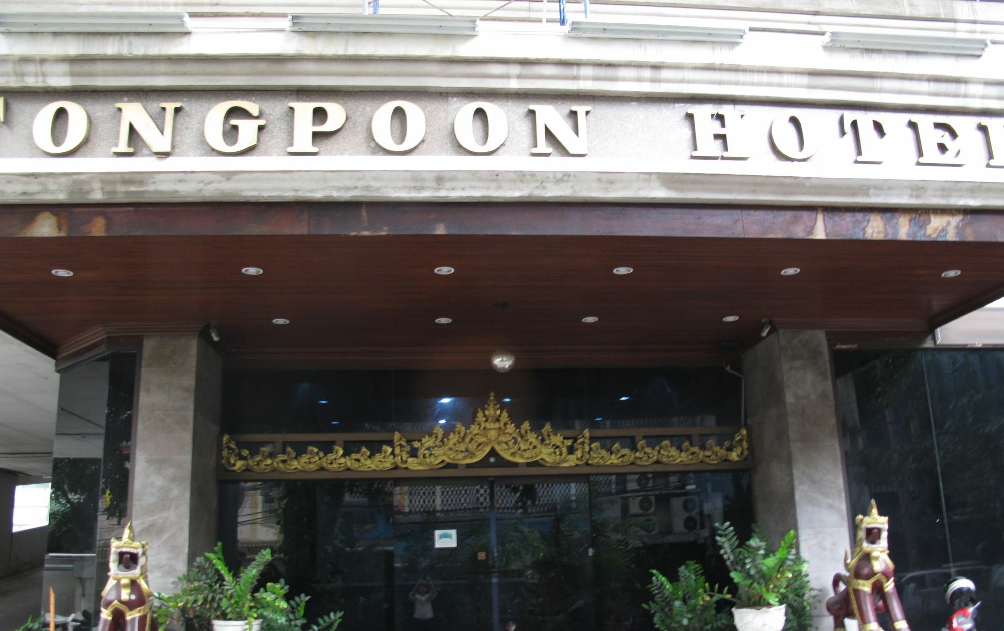 Tongpoon Hotel Bangkok Dış mekan fotoğraf